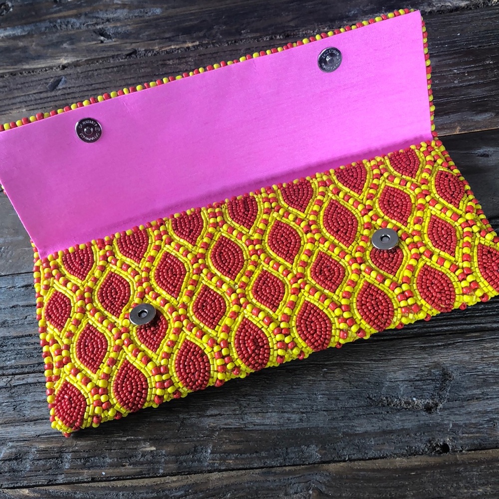 Akira Chicago black label clutch orange and yellow beading NWOT - Picture 3 of 4